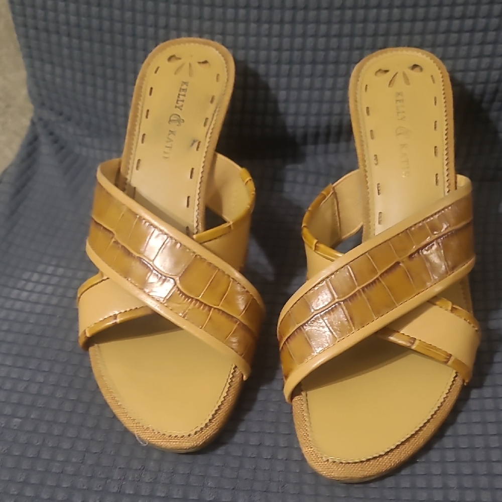 Kelly & Katie Gold and Tan Women's Heels